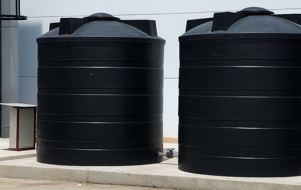 Melnas dzeramā ūdens uzglabāšanas tvertnes